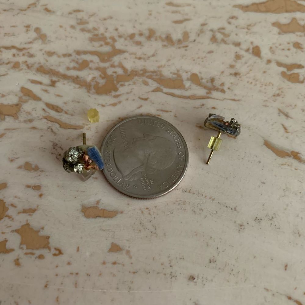 Crystal studs  - Picture 2 of 4